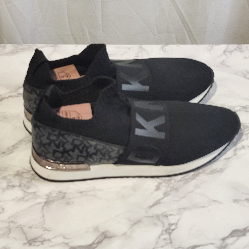 DKNY Logo Women's Black Walking Casual Slip-On Designer Size 10 Sneakers